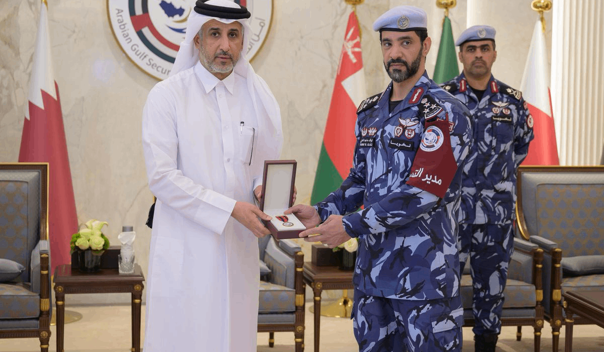 State Minister for Interior Affairs Honors Senior Officials as Arabian Gulf Security 4 Concludes